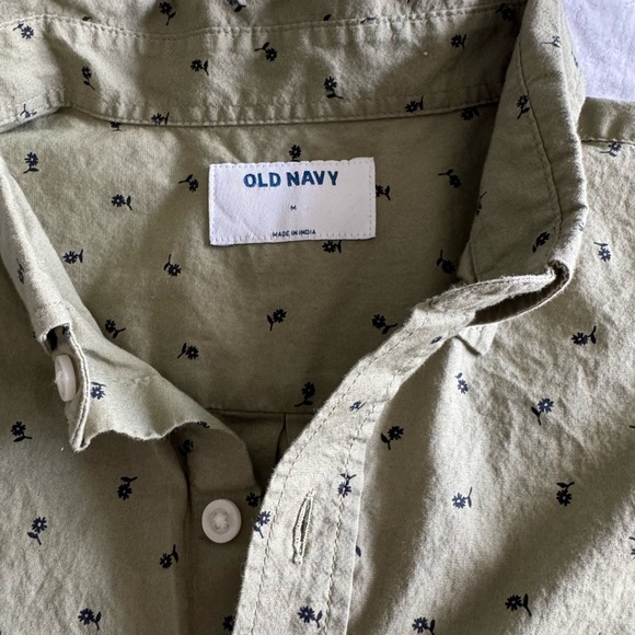Old Navy Olive Green Patterned Casual Button Down Shirt - Picture 2 of 4